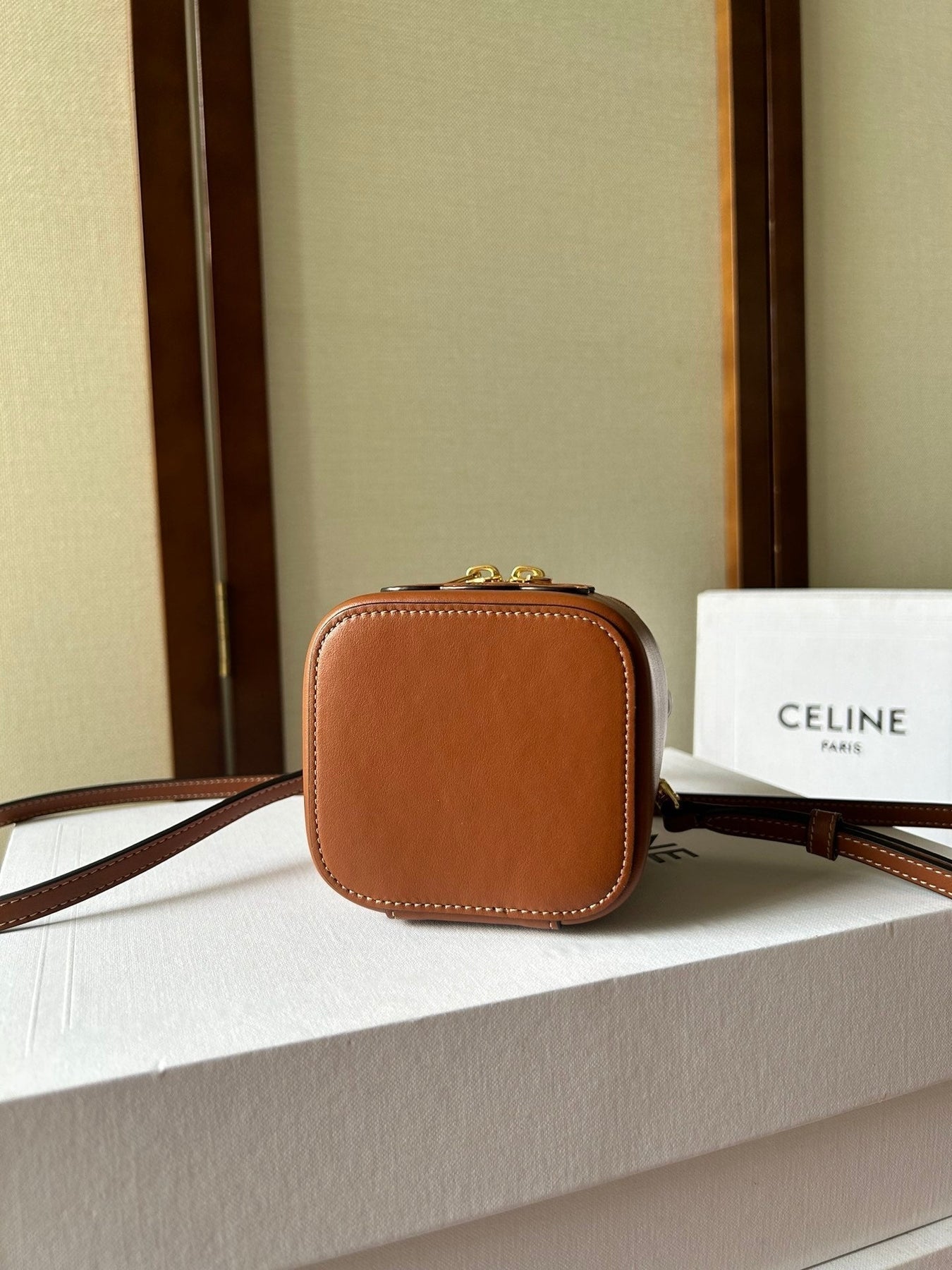 MINI VANITY CASE CUIR TRIOMPHE 9 IN BRONZE BROWN SMOOTH CALFSKIN - Image 5