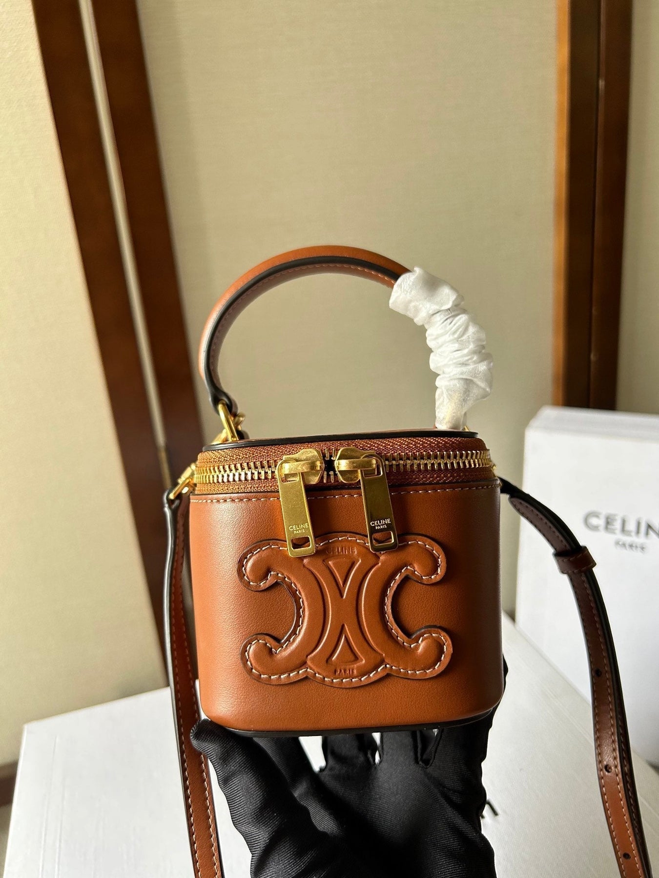 MINI VANITY CASE CUIR TRIOMPHE 9 IN BRONZE BROWN SMOOTH CALFSKIN - Image 7