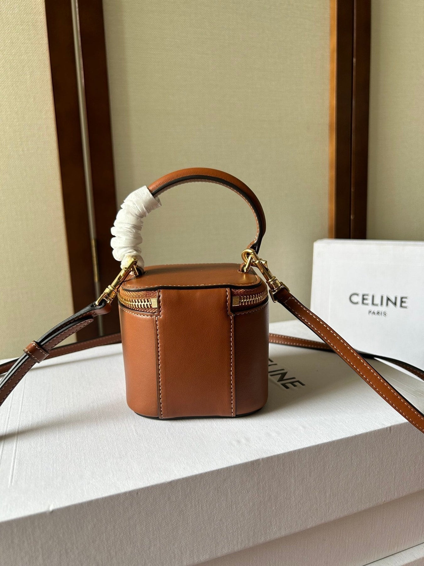 MINI VANITY CASE CUIR TRIOMPHE 9 IN BRONZE BROWN SMOOTH CALFSKIN - Image 6