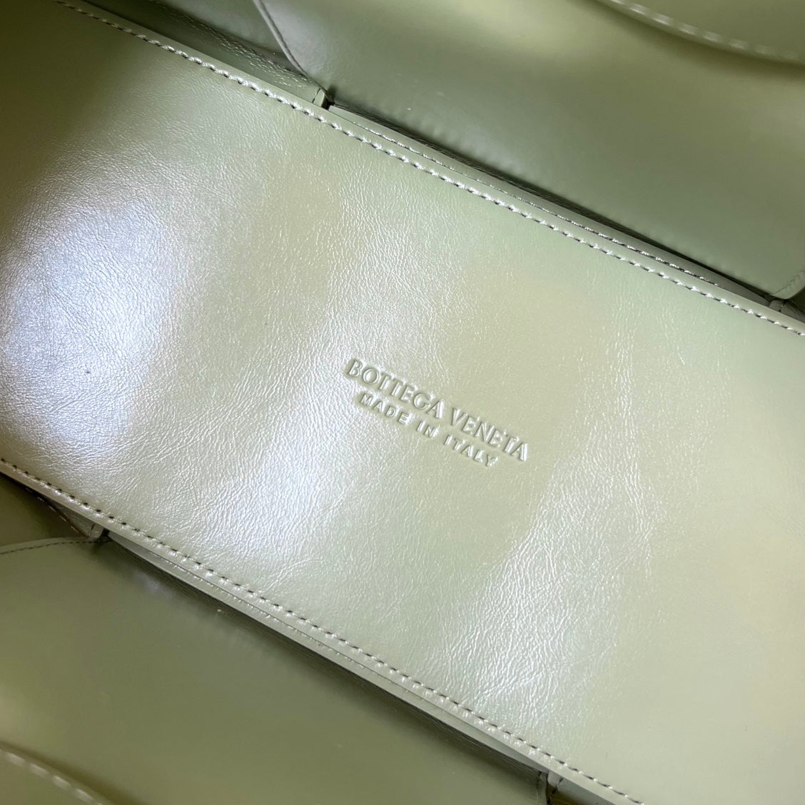 SMALL ARCO TOTE 30 IN TRAVERTINE SOFT LAMBSKIN - Image 7