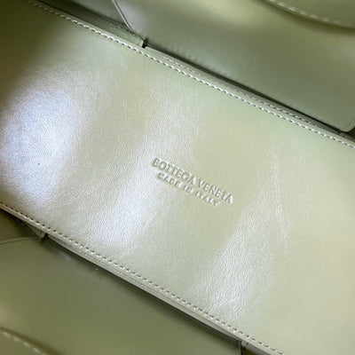 SMALL ARCO TOTE 30 IN TRAVERTINE SOFT LAMBSKIN - Image 7