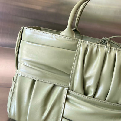 SMALL ARCO TOTE 30 IN TRAVERTINE SOFT LAMBSKIN - Image 11