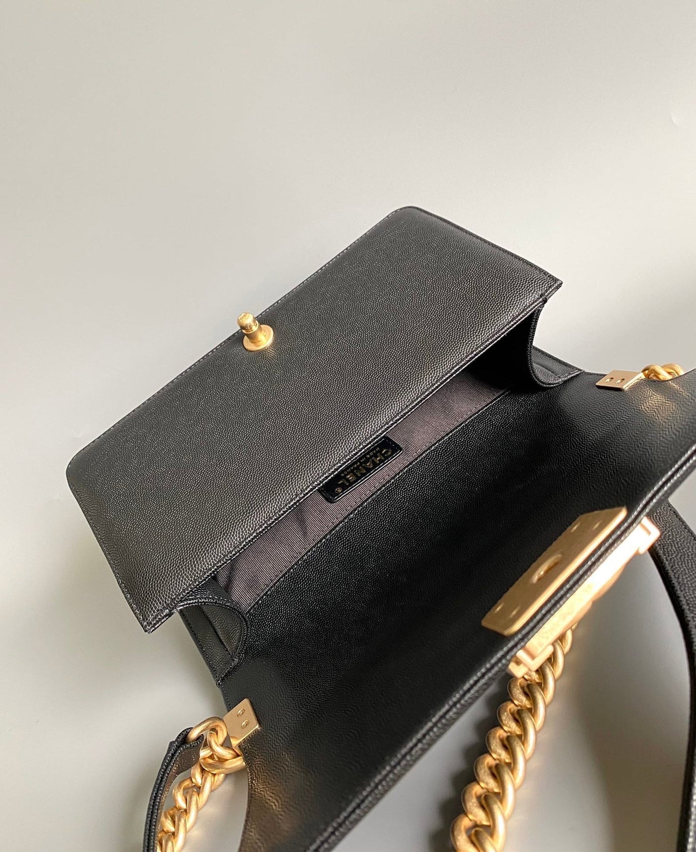 CC MEDIUM 25 BOY BAG IN BLACK LAMBSKIN GOLD HARDWARE - Image 9