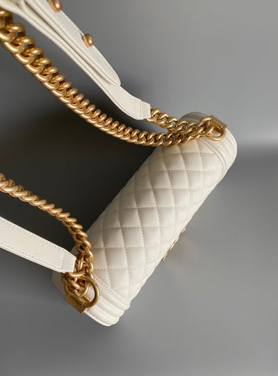 CC MEDIUM 25 BOY BAG IN WHITE LAMBSKIN GOLD HARDWARE - Image 10