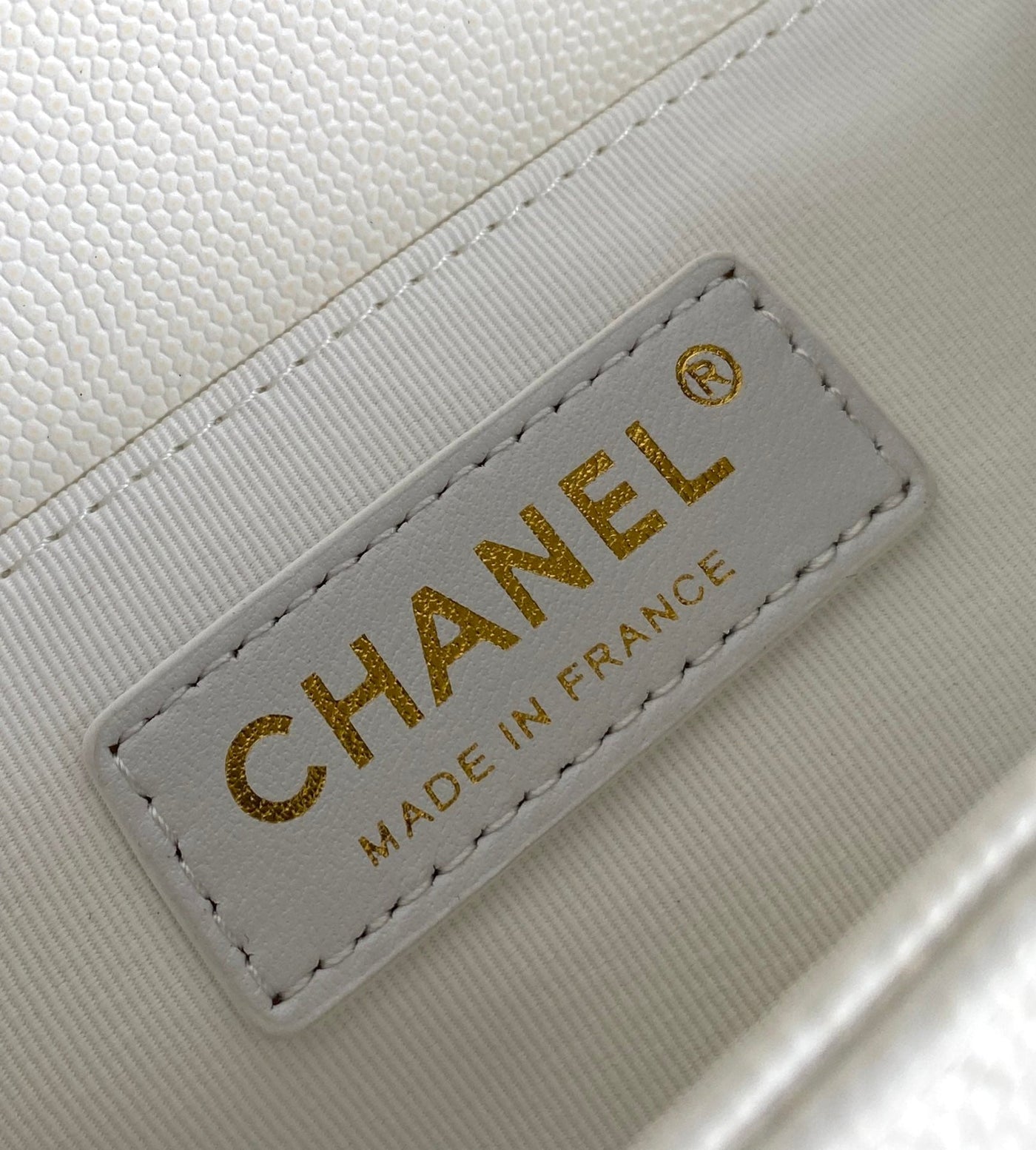 CC MEDIUM 25 BOY BAG IN WHITE LAMBSKIN GOLD HARDWARE - Image 7