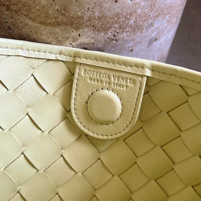 SARDINE 33 WITH CHAIN IN YELLOW CREAM LAMBSKIN - Image 8