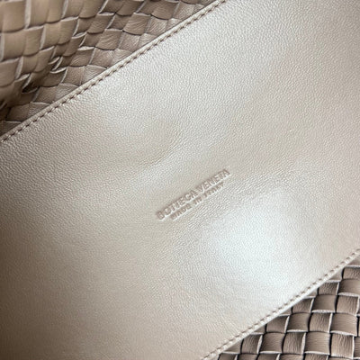 SMALL CABAT 32 IN SADDLE BROWN LAMBSKIN - Image 5