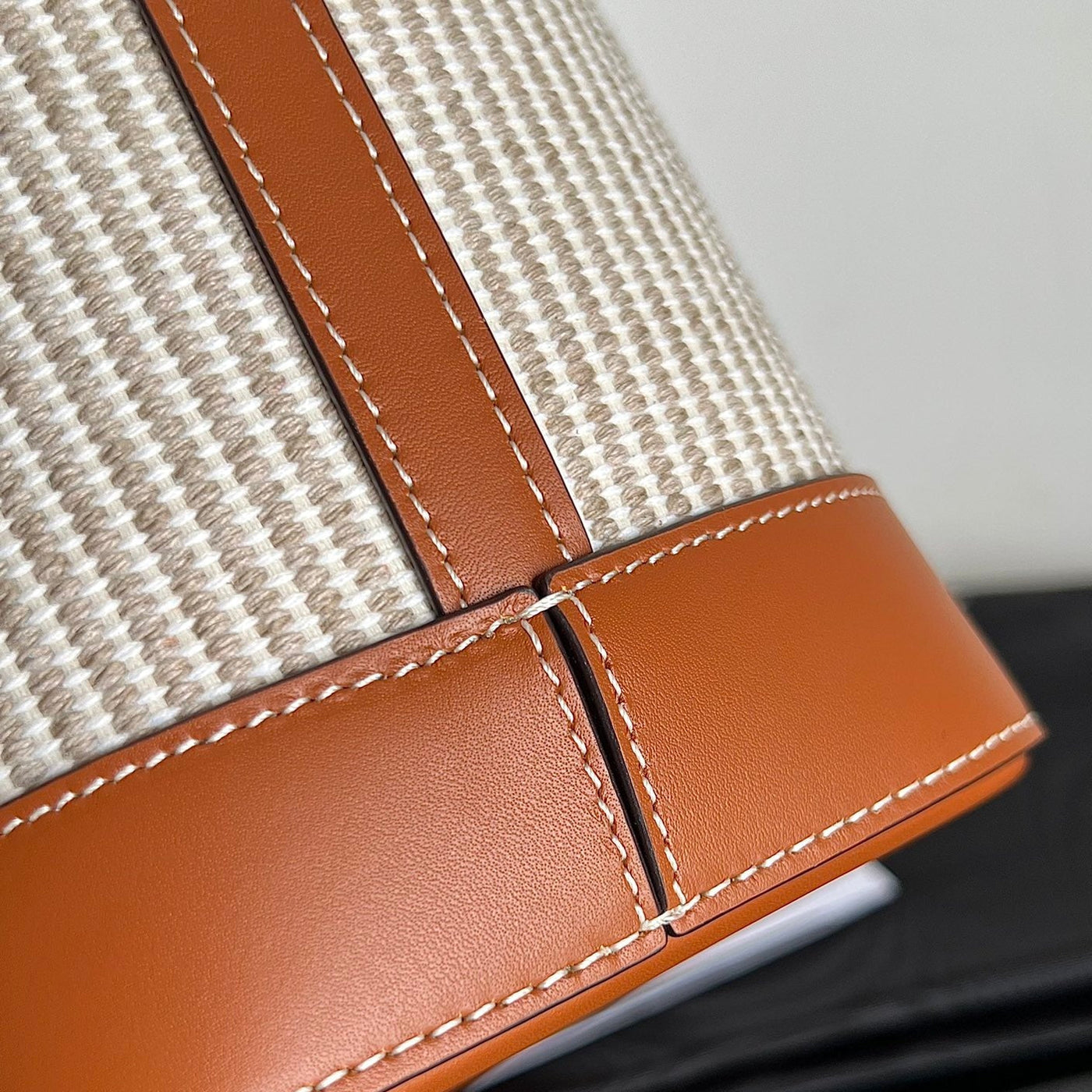 BUCKET CUIR TRIOMPHE 24 CALFSKIN BEIGE BROWN CARO - Image 5