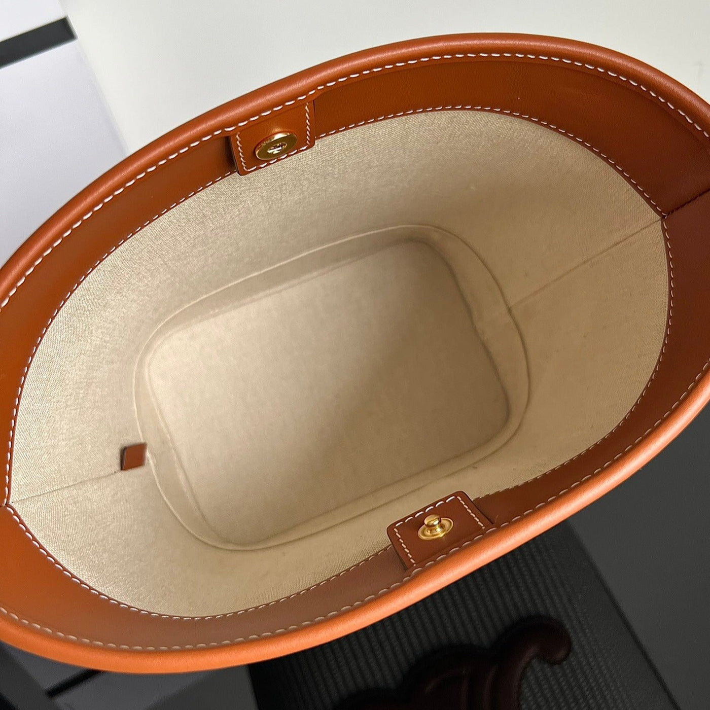 BUCKET CUIR TRIOMPHE 24 CALFSKIN BEIGE BROWN CARO - Image 6