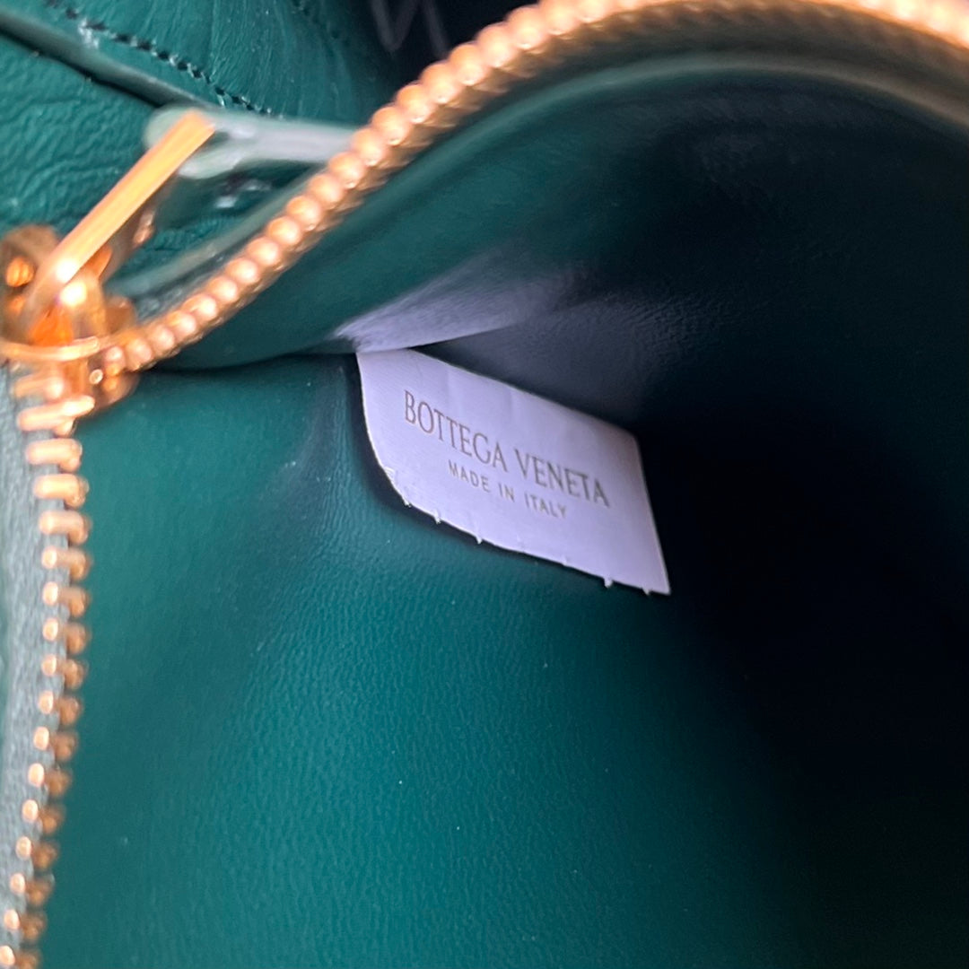SMALL ANDIAMO 29 IN EMERALD GREEN LAMBSKIN - Image 10