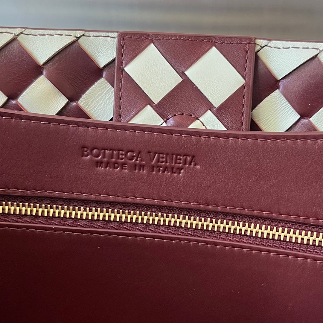 MEDIUM ANDIAMO 32 IN RED WHITE CALFSKIN - Image 10