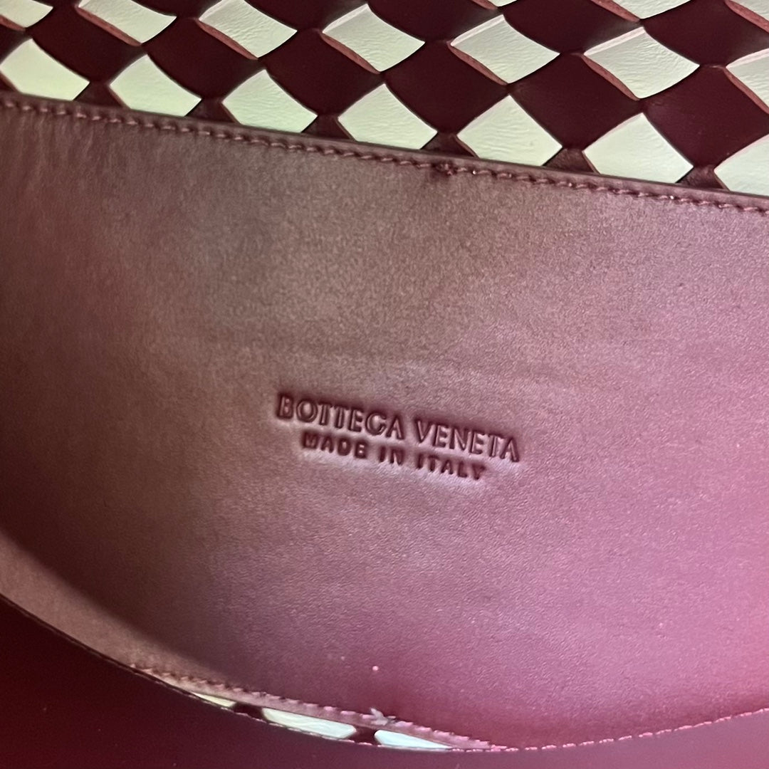 MEDIUM ANDIAMO 32 IN RED WHITE CALFSKIN - Image 9