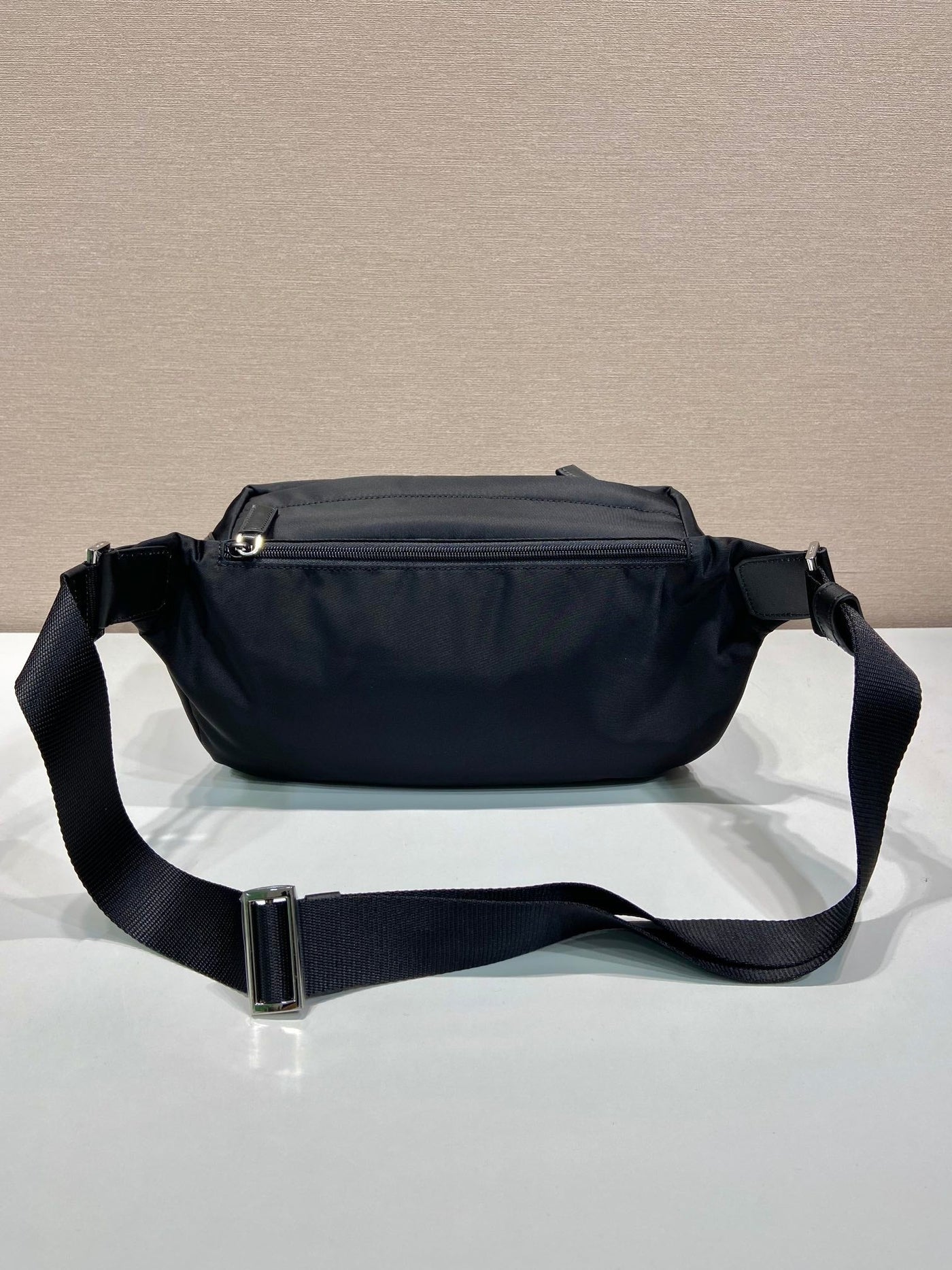 belt bag 27 in black re-nylon - image 4