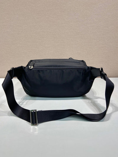 belt bag 27 in black re-nylon - image 4