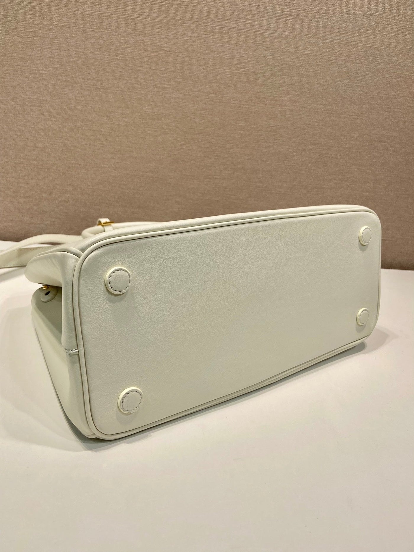 medium galleria bag 28 in white smooth calfskin gold hardware - image 2