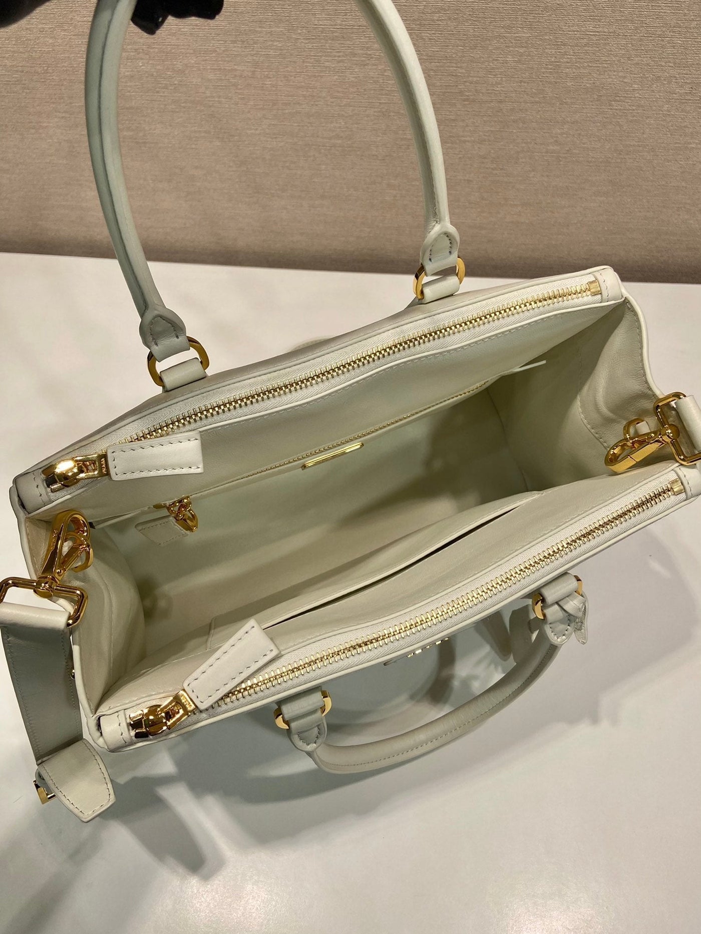 medium galleria bag 28 in white smooth calfskin gold hardware - image 4