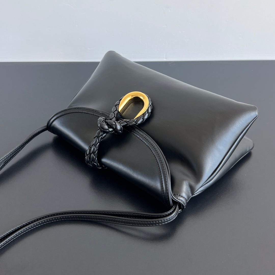SMALL LIBERTA 27 IN BLACK SMOOTH CALFSKIN GOLD HARDWARE - Image 5