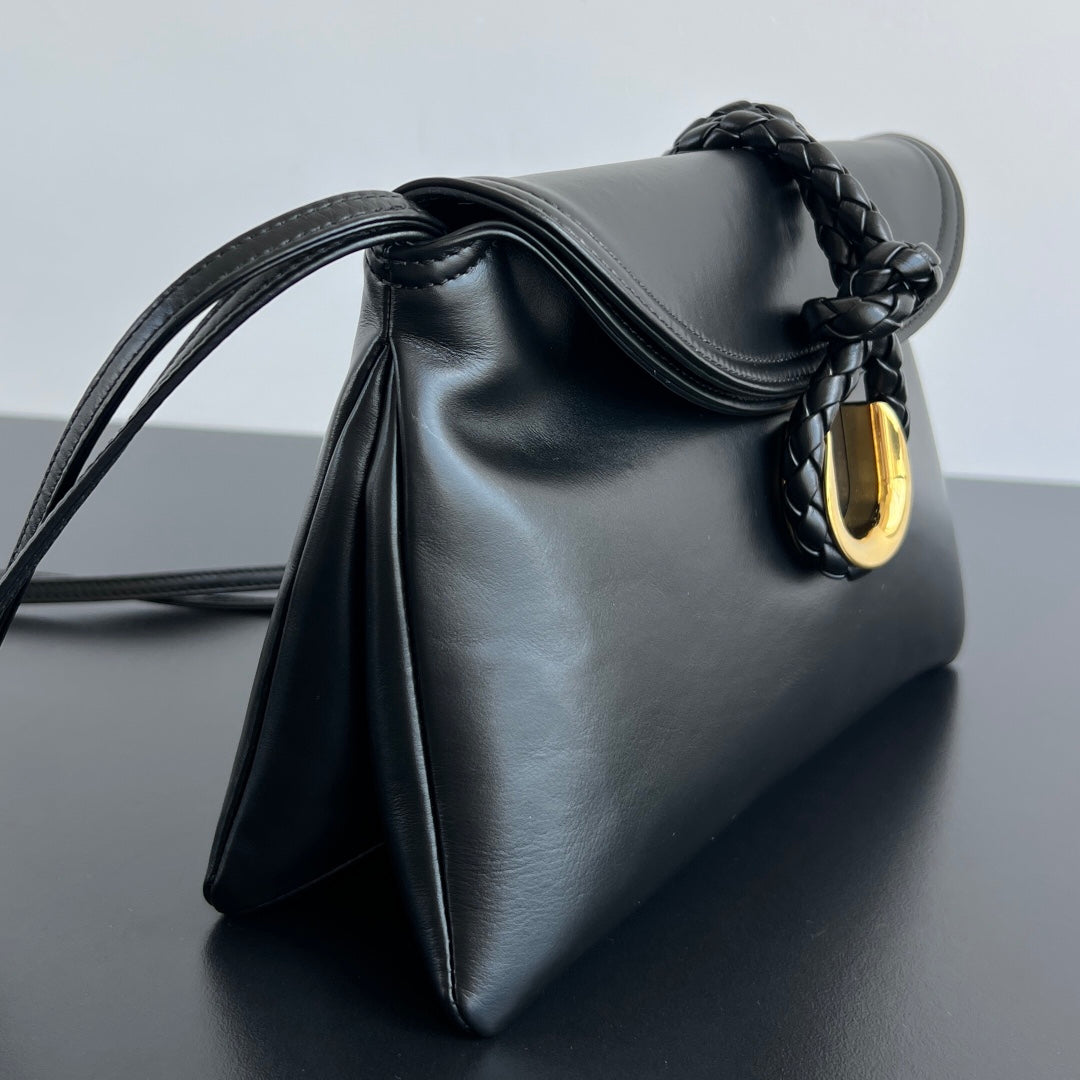 SMALL LIBERTA 27 IN BLACK SMOOTH CALFSKIN GOLD HARDWARE - Image 7