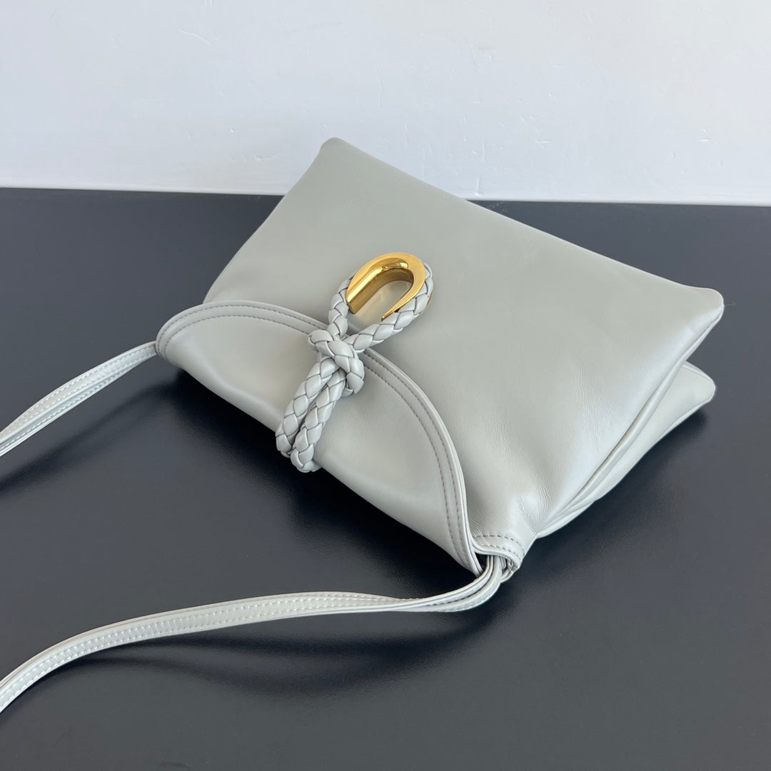 SMALL LIBERTA 27 IN SUBMARINE SMOOTH CALFSKIN GOLD HARDWARE - Image 10