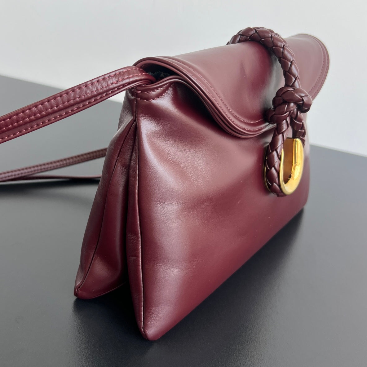 SMALL LIBERTA 27 IN WINE RED SMOOTH CALFSKIN GOLD HARDWARE - Image 5