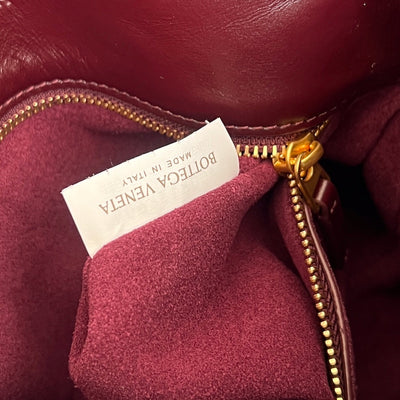 SMALL LIBERTA 27 IN WINE RED SMOOTH CALFSKIN GOLD HARDWARE - Image 8