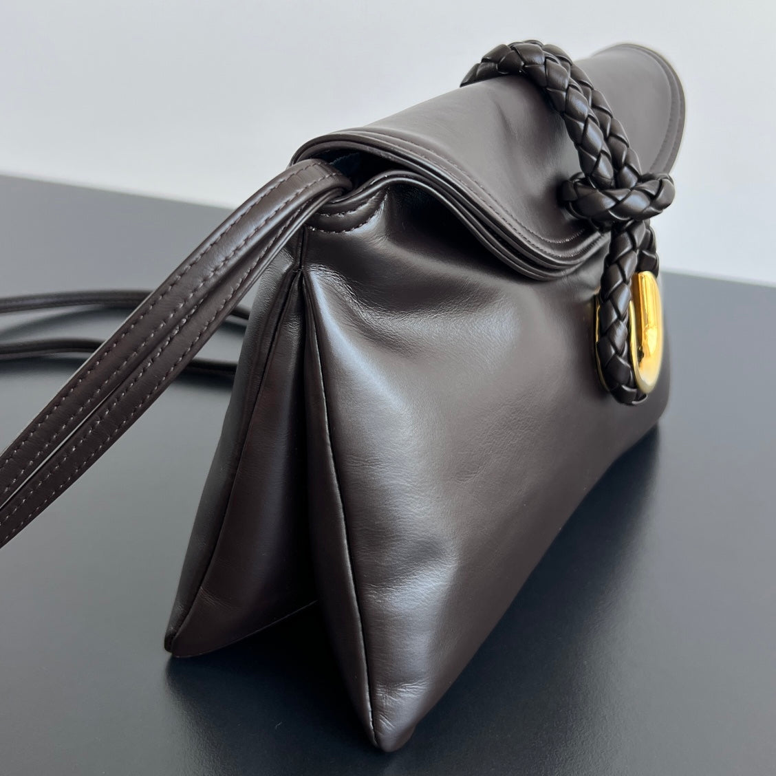 SMALL LIBERTA 27 IN CHOCOLATE SMOOTH CALFSKIN GOLD HARDWARE - Image 8