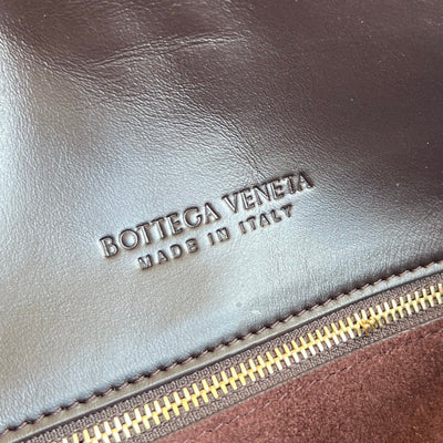 SMALL LIBERTA 27 IN CHOCOLATE SMOOTH CALFSKIN GOLD HARDWARE - Image 11
