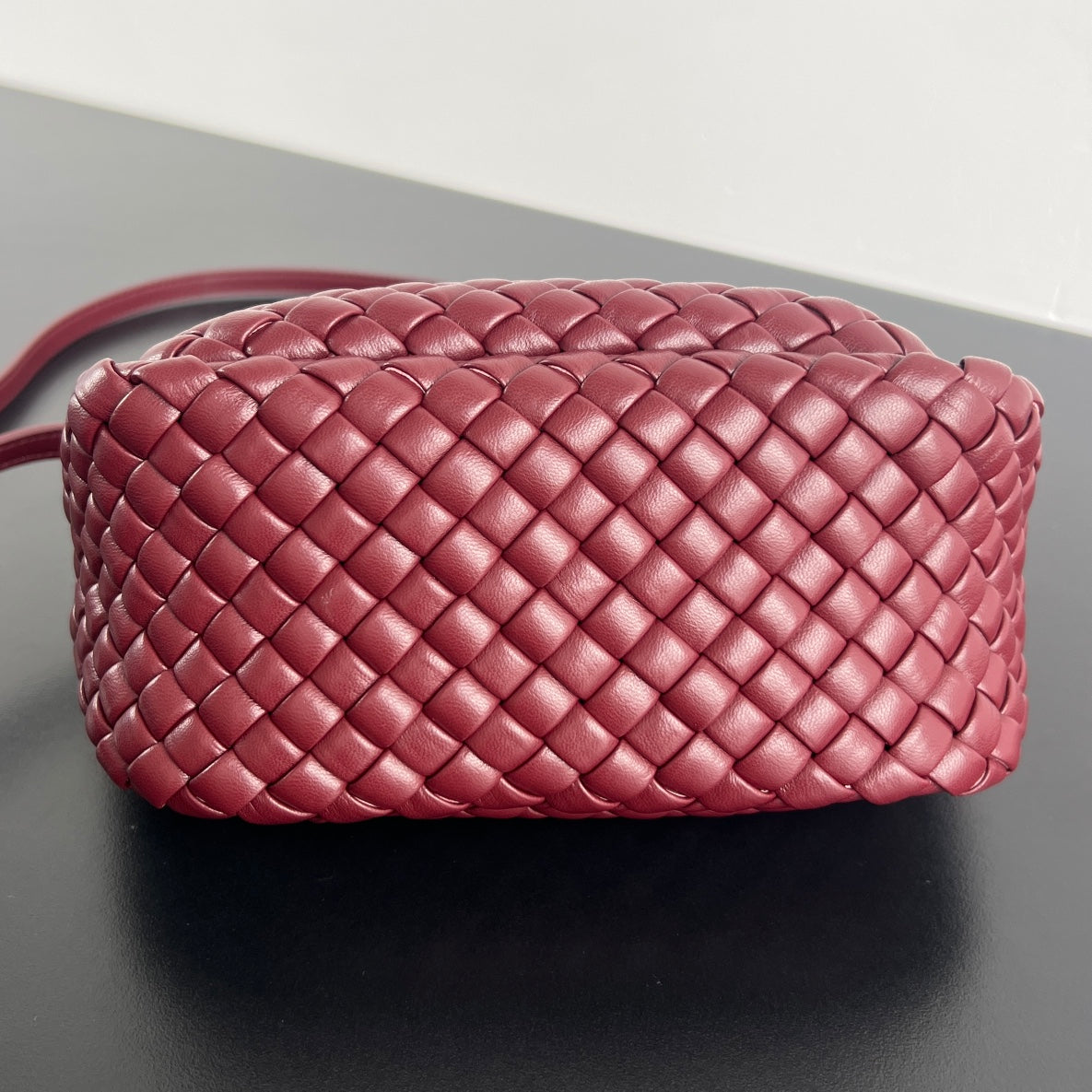 COBBLE TOP HANDLE BAG 23 IN BURGUNDY RED LAMBSKIN - Image 10