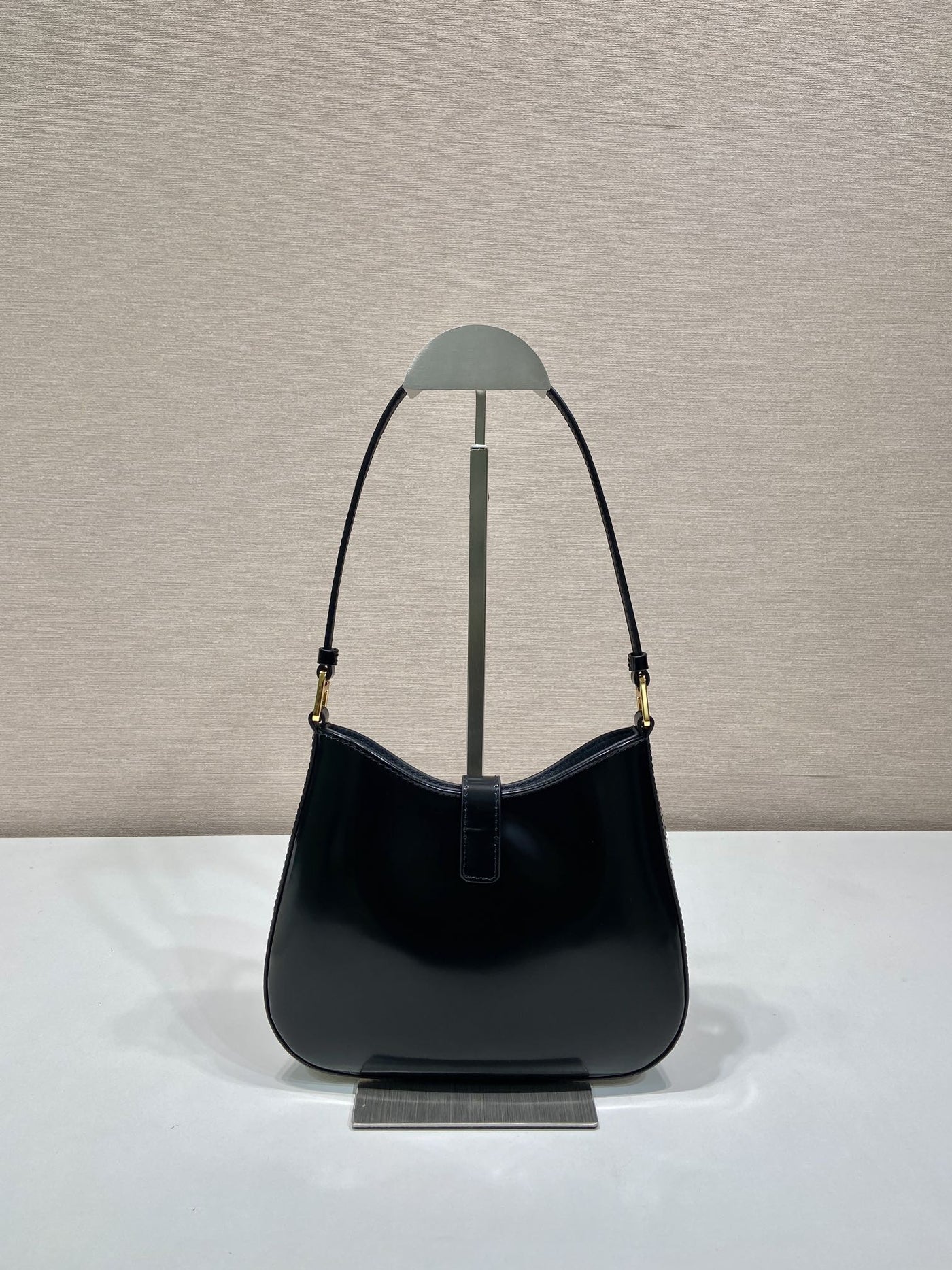 Pr*da cleo shoulder bag 22 in black brushed lambskin with clasp closure - image 4