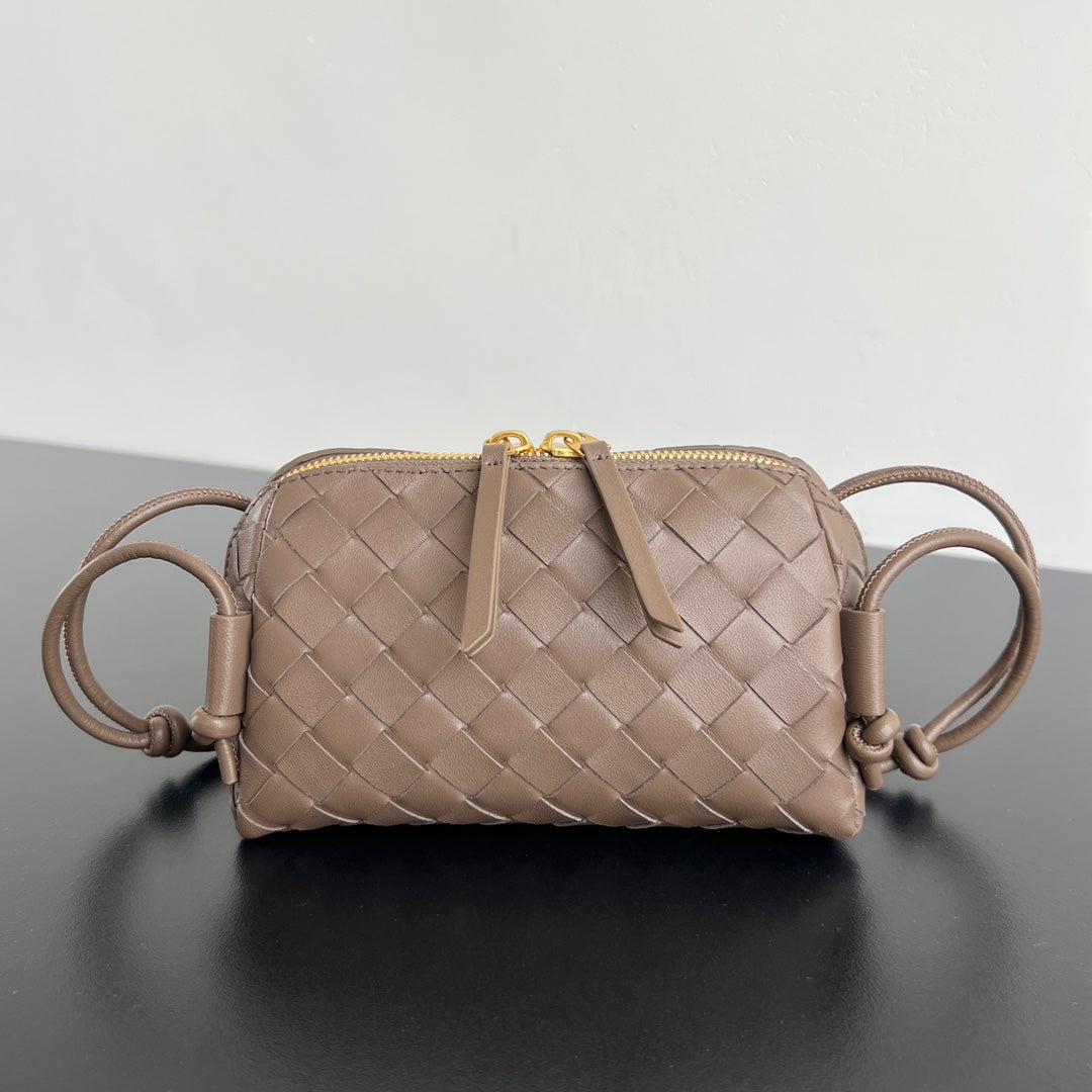 CONCERT POUCH 18 IN MEDIUM BROWN LAMBSKIN - Image 3