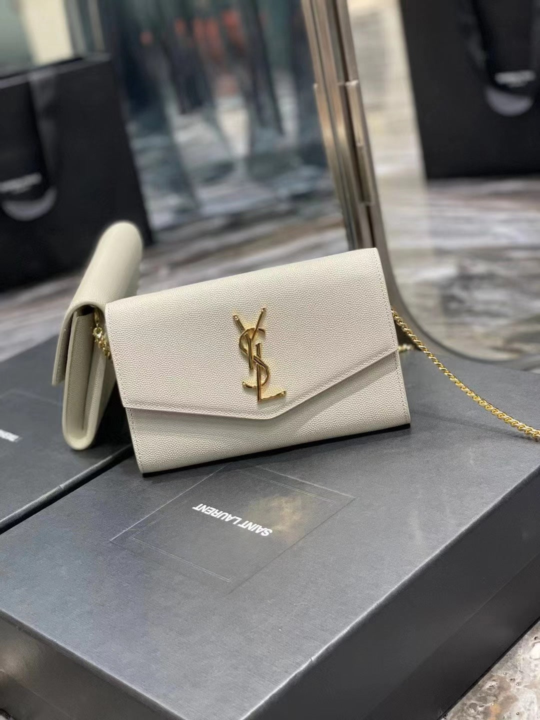 saint laurent grain de poudre uptown chain wallet white - image 3