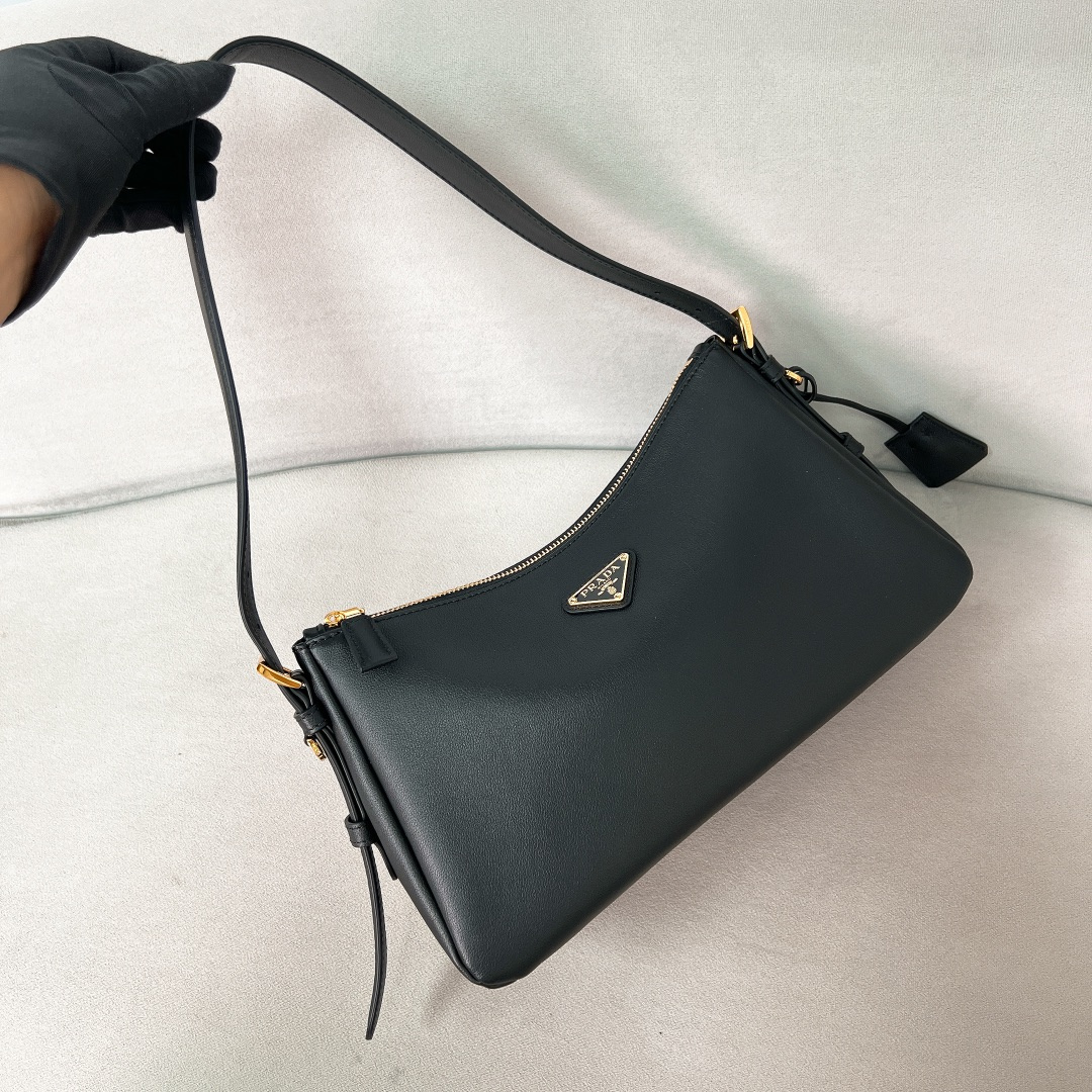 Pr*da medium aimée shoulder bag | black - main image