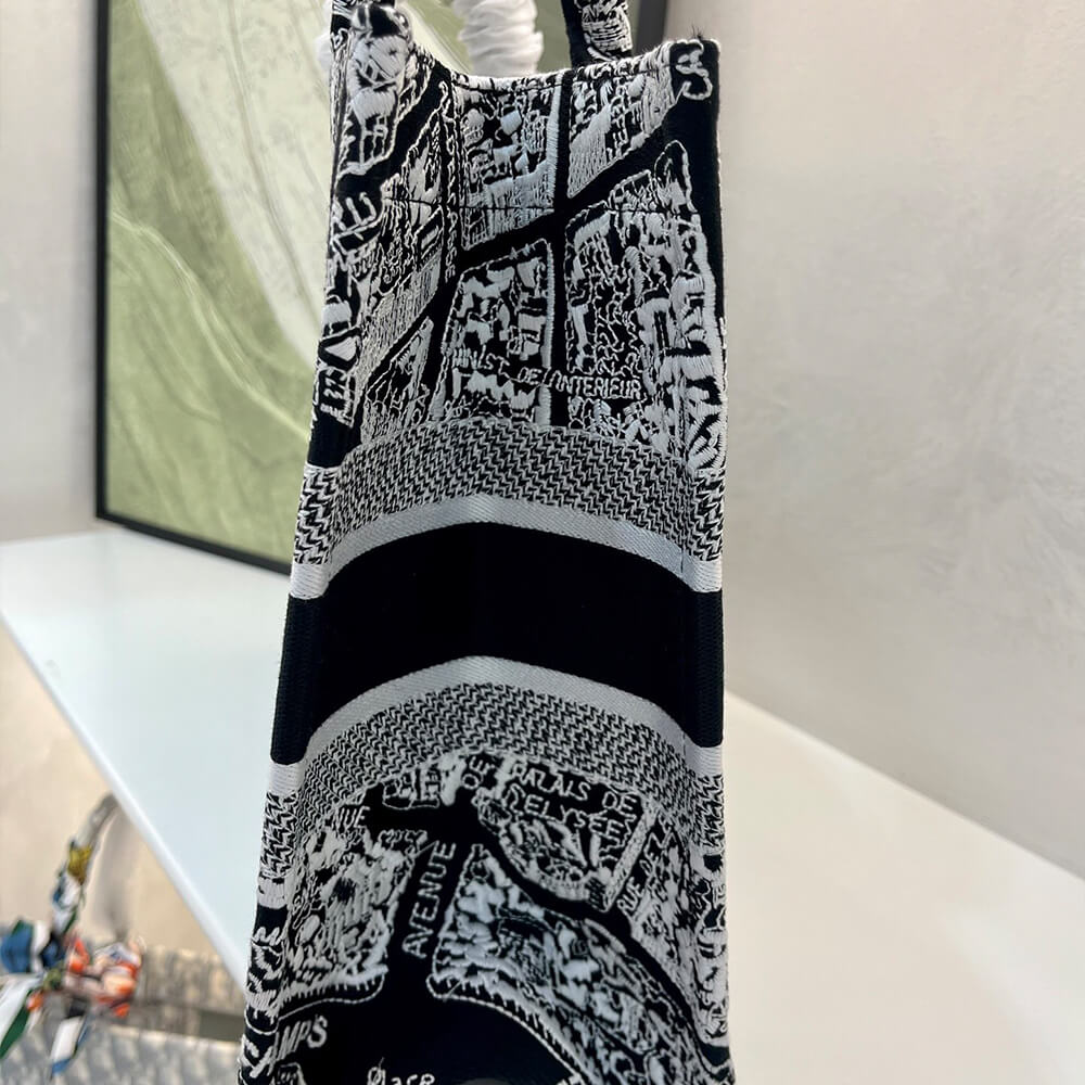 Di*r medium book tote - image 2