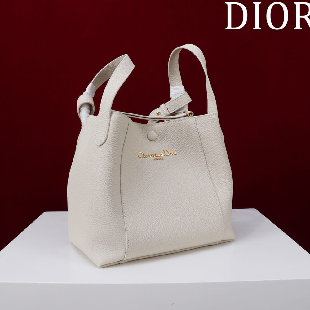 Di*r medium signature bucket bag - image 2