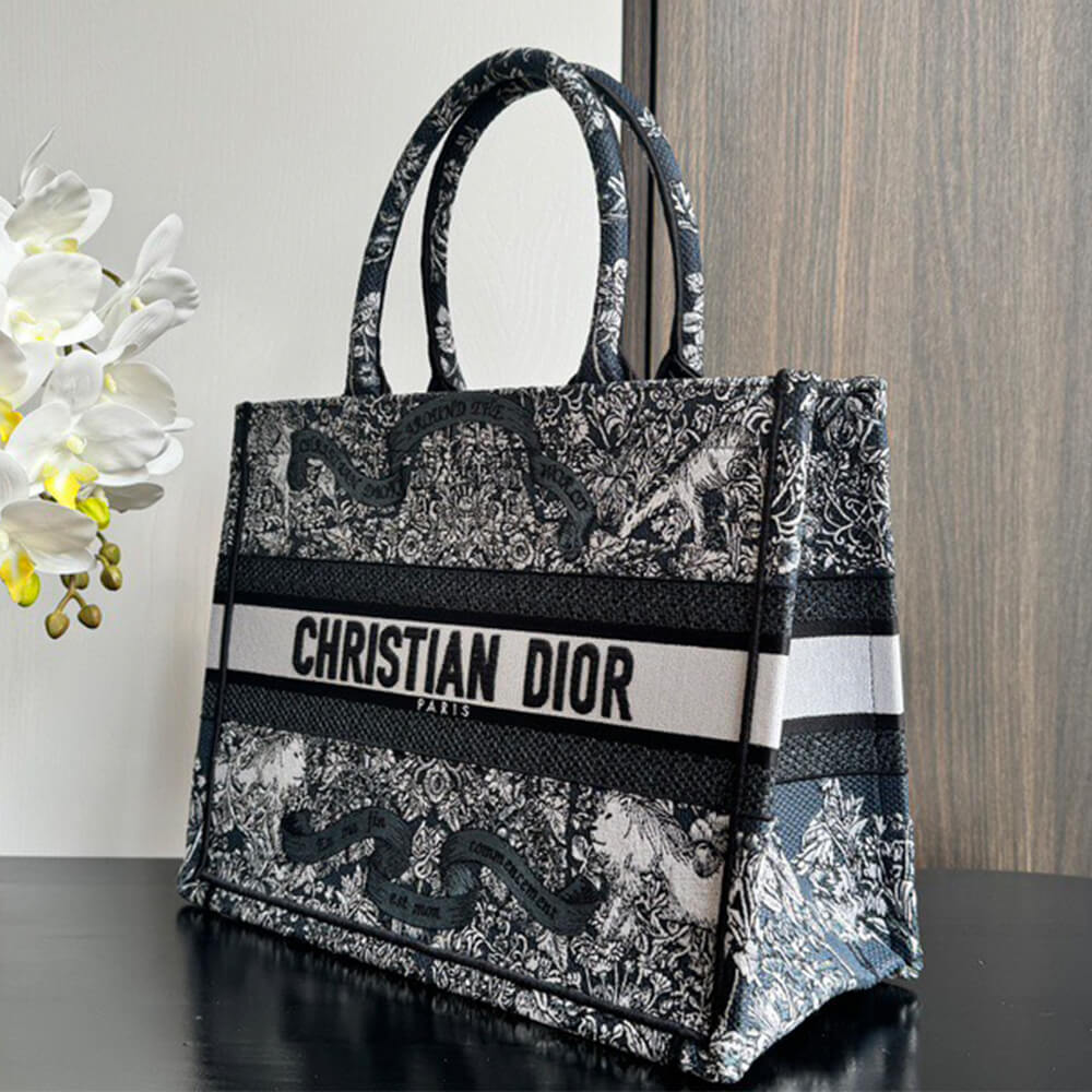 Di*r medium Di*r book tote - image 2