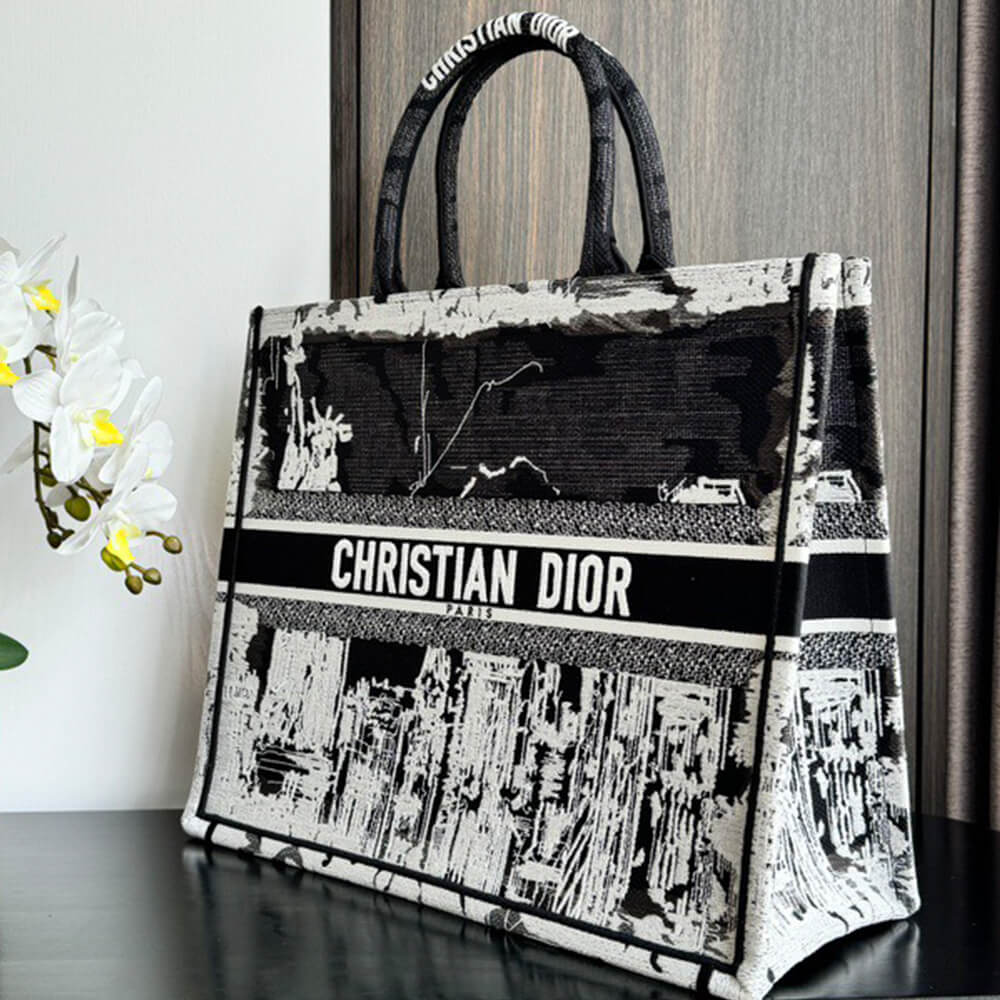 Di*r medium Di*r book tote - image 2