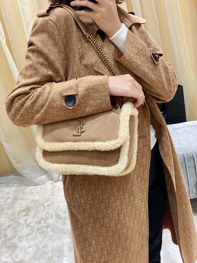 saint laurent medium niki shoulder bag in tan/cream nubuck and shearling brown beige - image 4