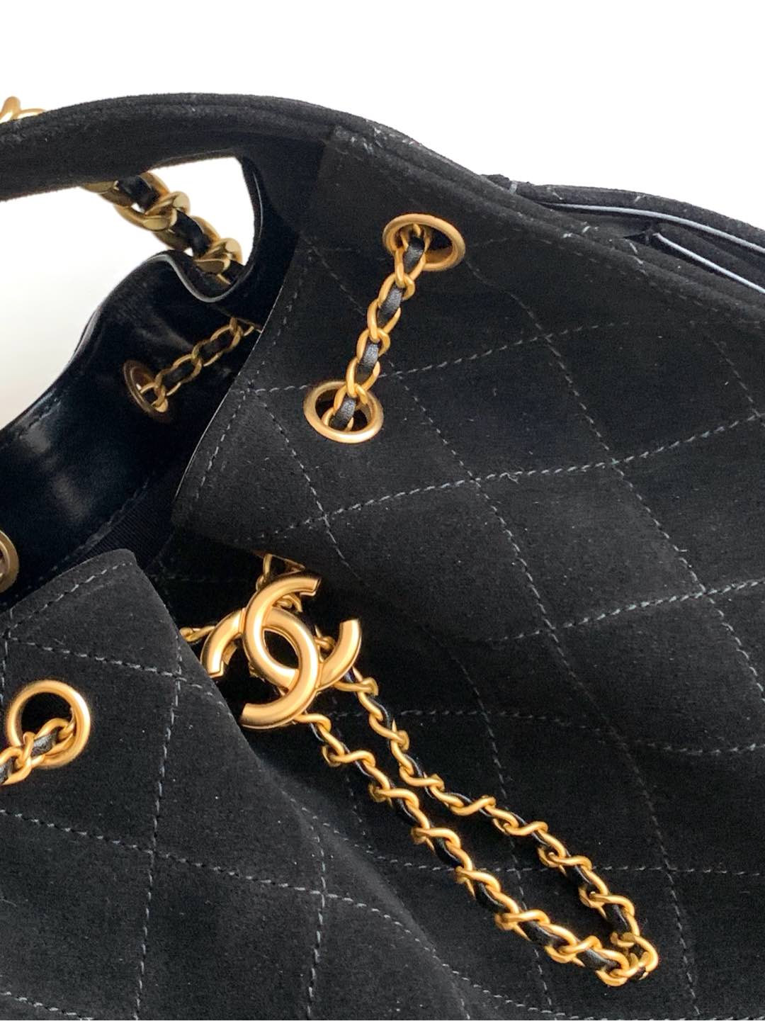Chan*l 25 small handbag, grained calfskin & gold-tone - image 3