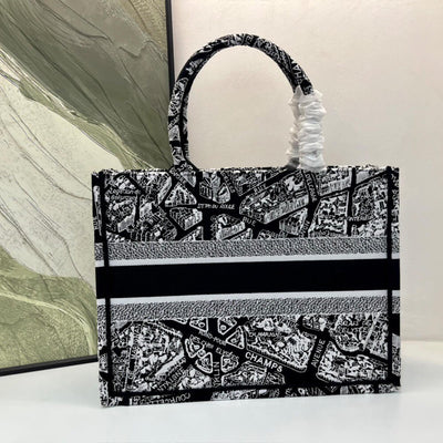 Di*r medium book tote - image 3