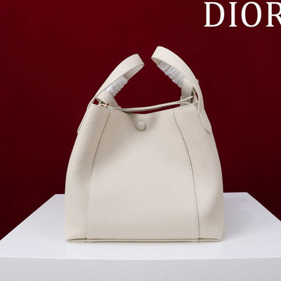 Di*r medium signature bucket bag - image 3