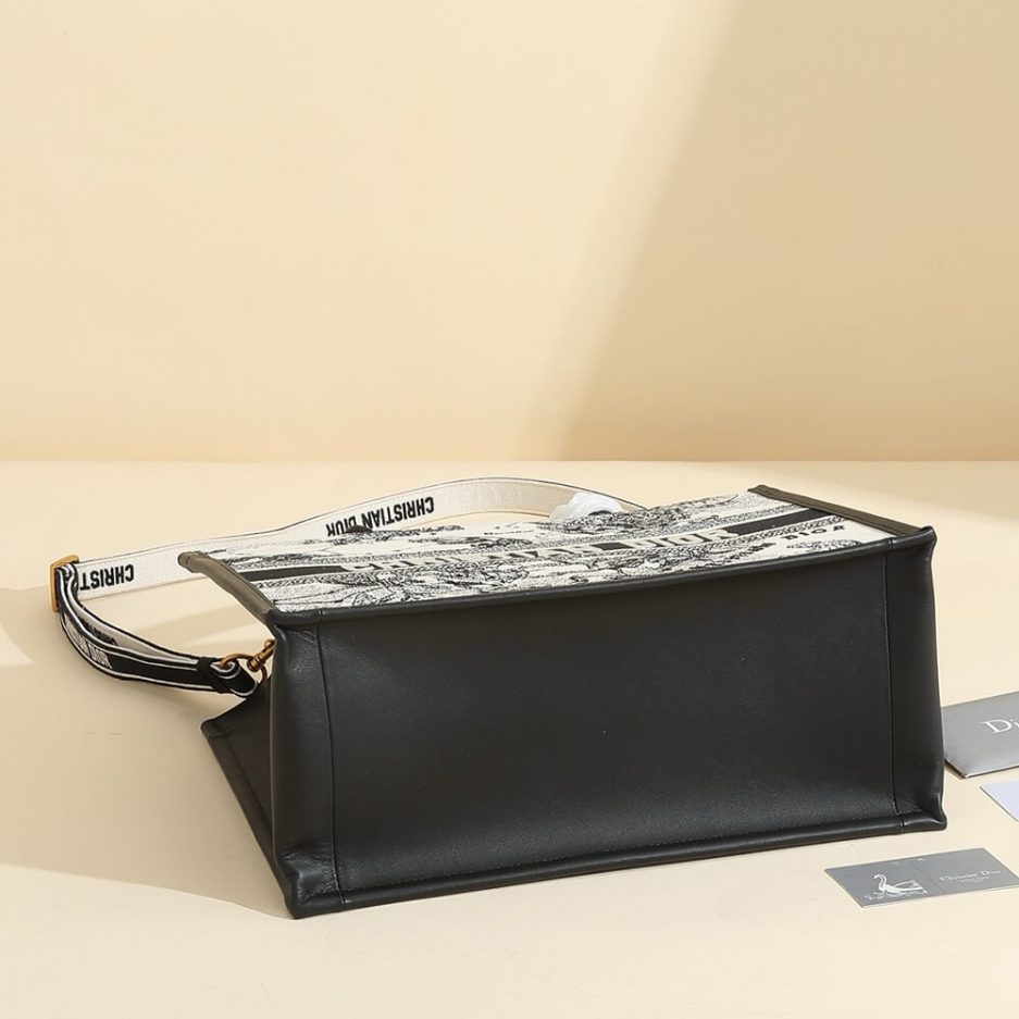 Di*r medium Di*r book tote - image 4