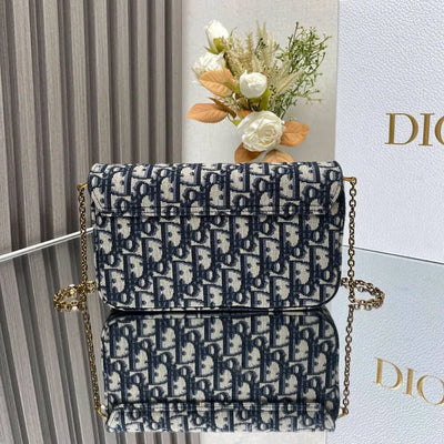 Di*r medium saddle pouch with chain - image 3