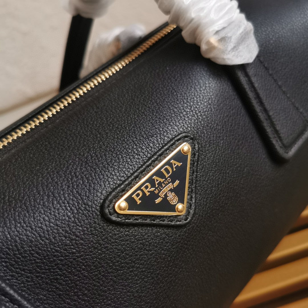 Pr*da black medium leather top-handle bag with padlock - image 2