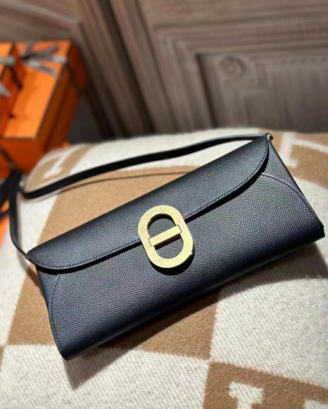 Herm*s maillon to go black epsom gold hardware - image 2