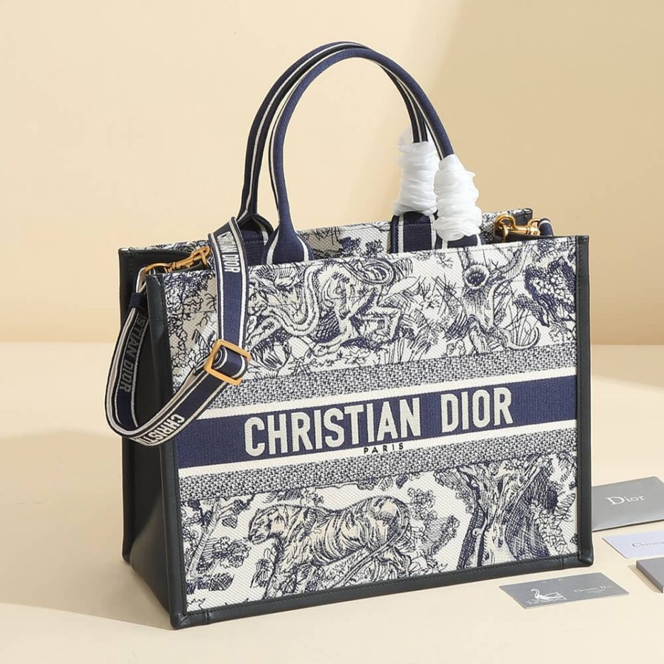 Di*r medium Di*r book tote - main image