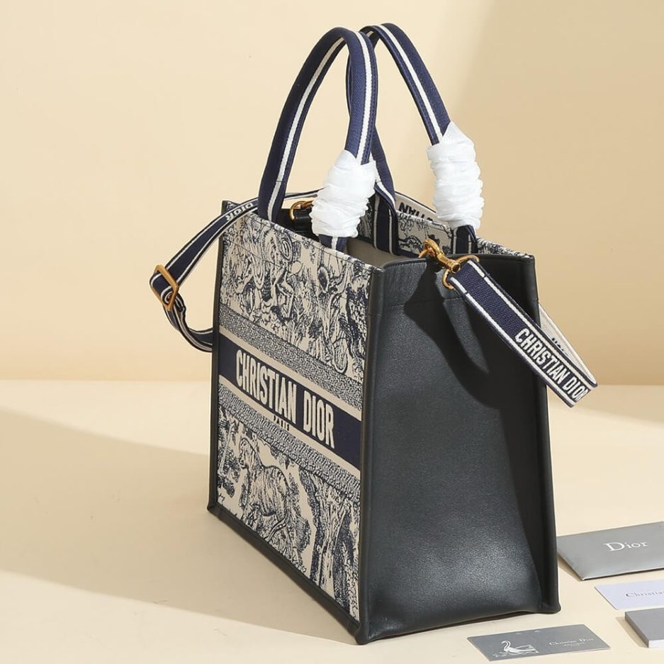 Di*r medium Di*r book tote - image 2