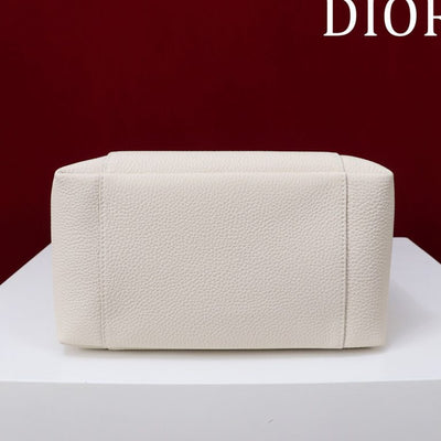 Di*r medium signature bucket bag - image 3