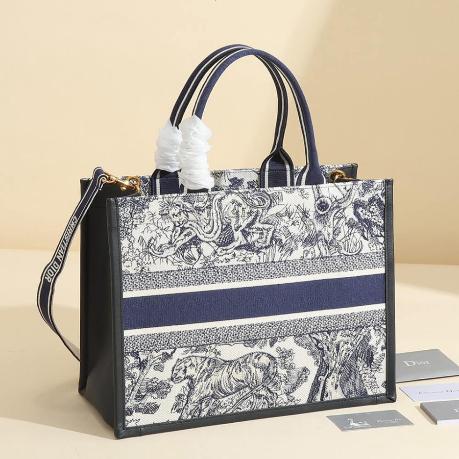 Di*r medium Di*r book tote - image 3