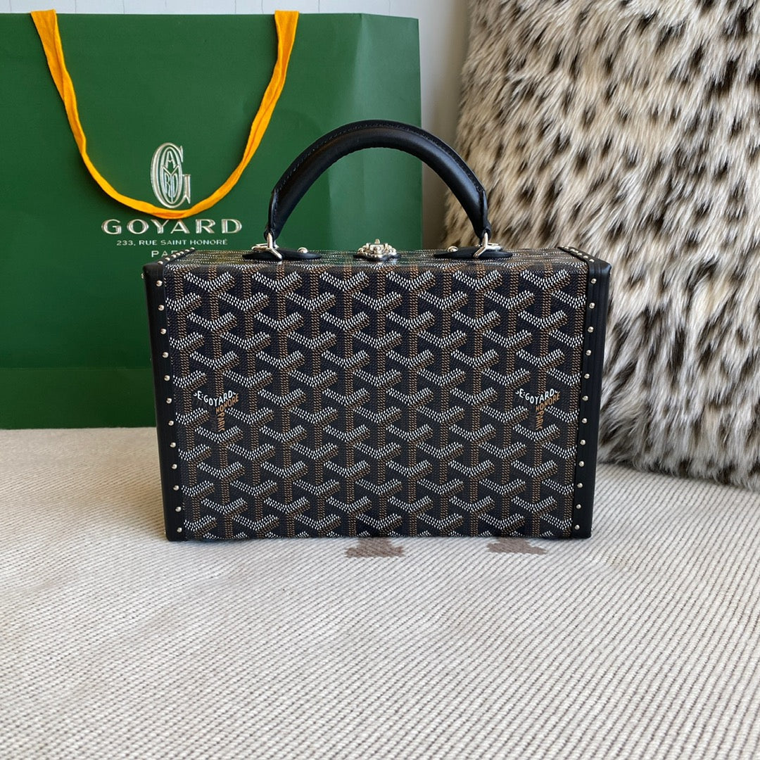 goya grand hotel trunk bag - image 6