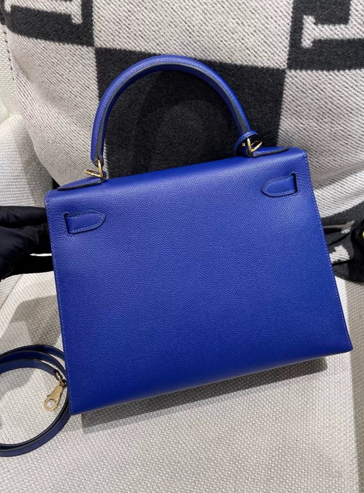 Herm*s kelly 28 electric blue epsom leather gold hardware - image 4